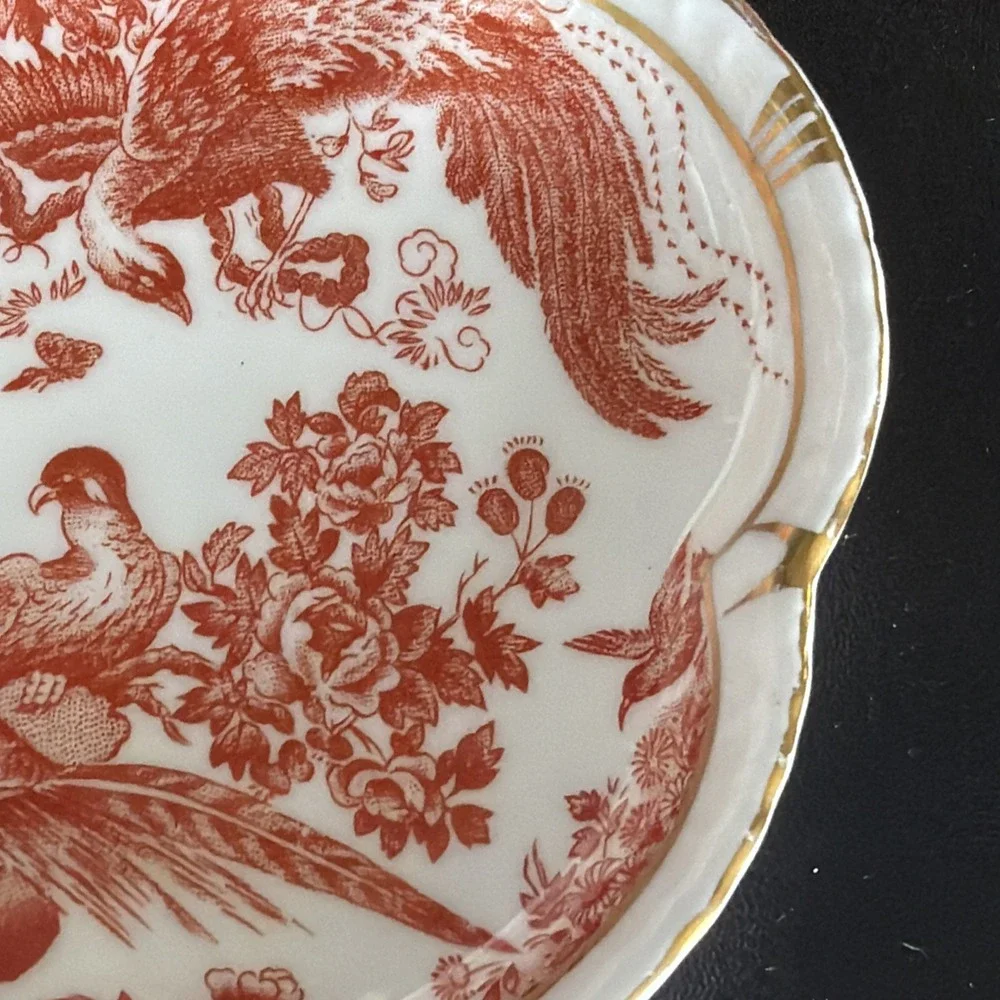 ROYAL CROWN DERBY RED AVES TUDOR ROSE SCALLOPED DISH 4 1/2